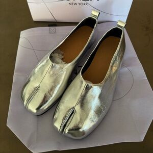 Lonza New York Silver Tabi Flats